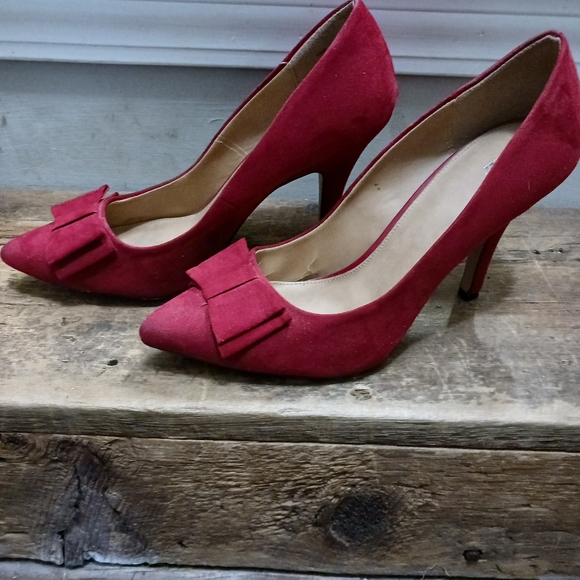 Apt. 9 Red Bow heel size 8 1/2 - Picture 2 of 4